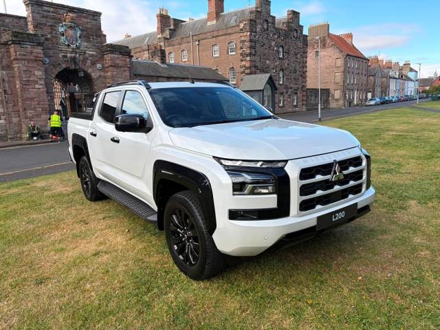 Mitsubishi L200 2.4 Bi-Turbo D Barbarian D/Cab Pick Up 4WD Auto Pick Up Diesel Diamond White